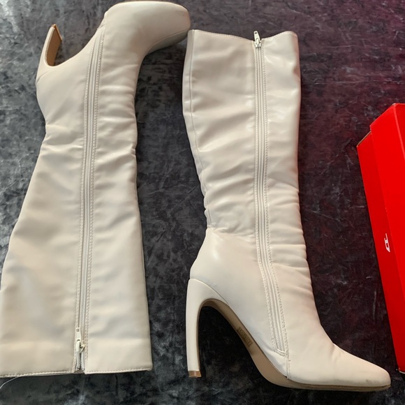 Off white color boots - Picture 3 of 7